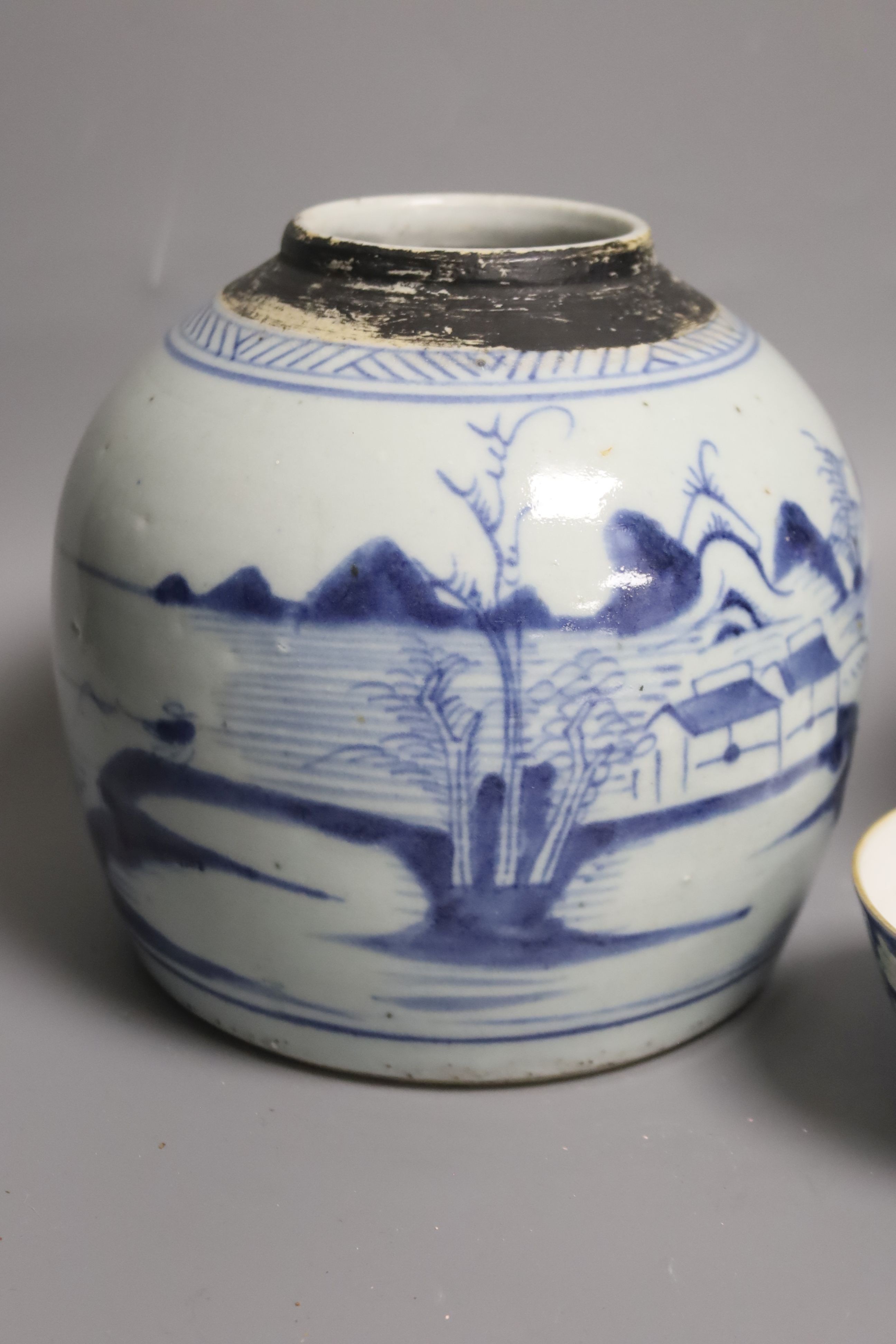 Two Chinese blue and white jars, and a Tongzhi bowl, all 19th/early 20th century 16cm